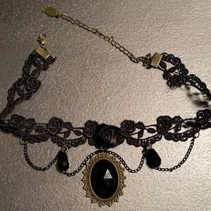 Black Choker with rose detail and chains and Roses 🔴